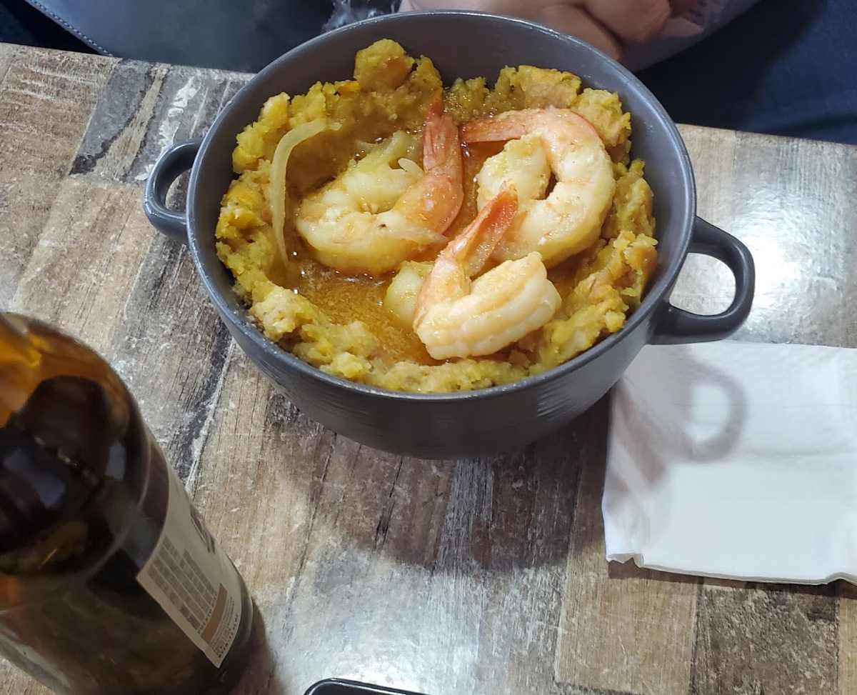 Rompeolas Bar & Grill