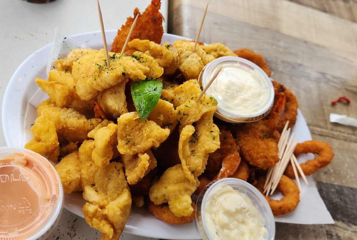 Rompeolas Bar & Grill