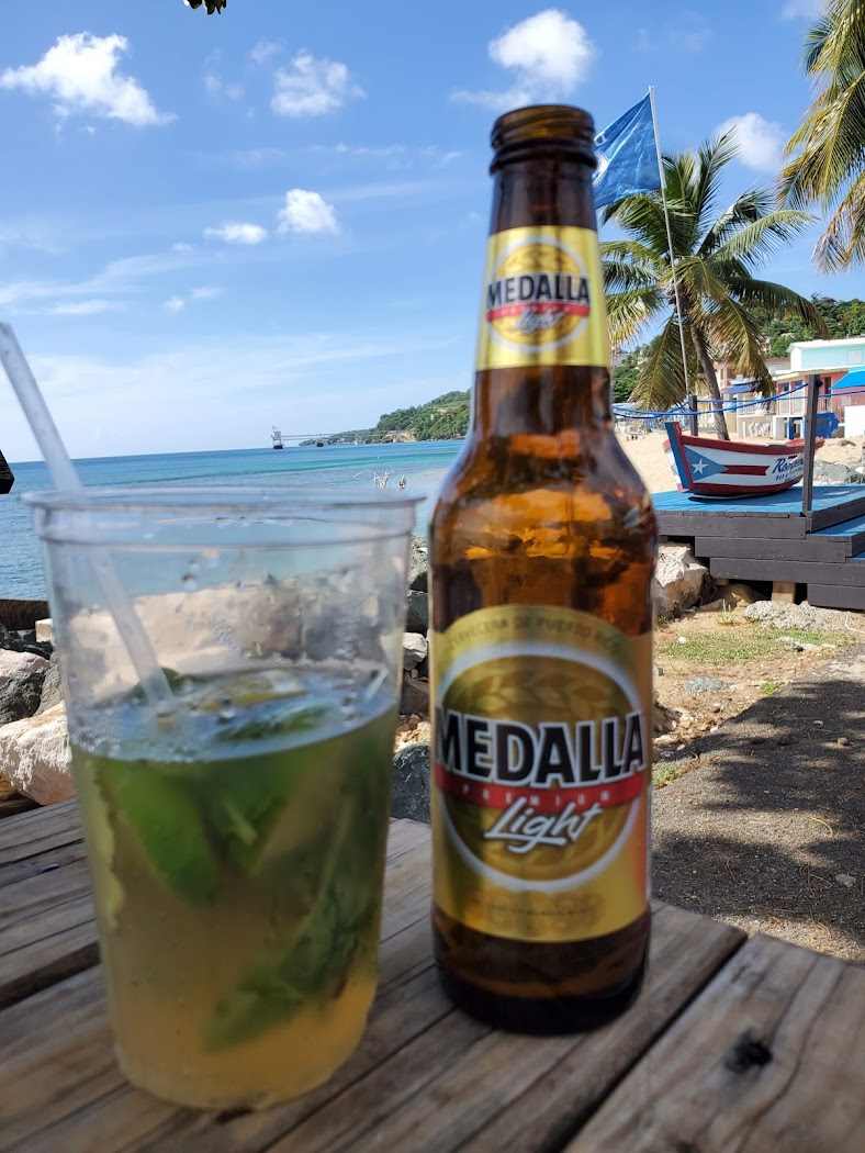 Rompeolas Bar & Grill